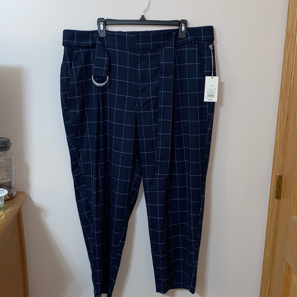 Women’s high-rise tapered D-ring belted ankle pants